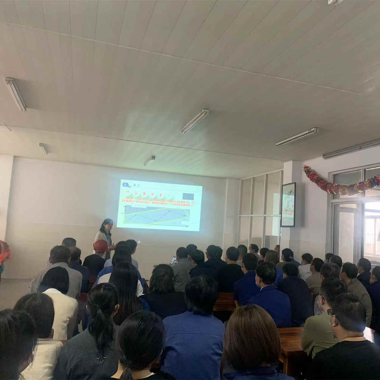 Nuestra empresa ha llevado a cabo una formación especial en seguridad