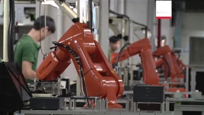 Los robots industriales permiten que los sujetadores y otras empresas reduzca...