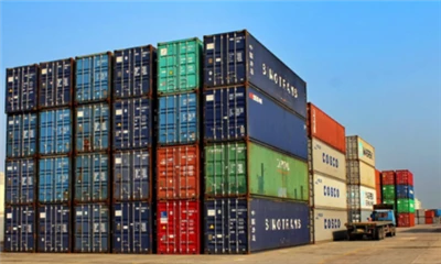 Los precios de los contenedores se disparan mientras las empresas chinas luch...