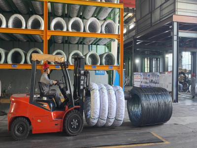 ¿Cómo estandariza Aotian la carga de alambre de acero para envíos globales?
